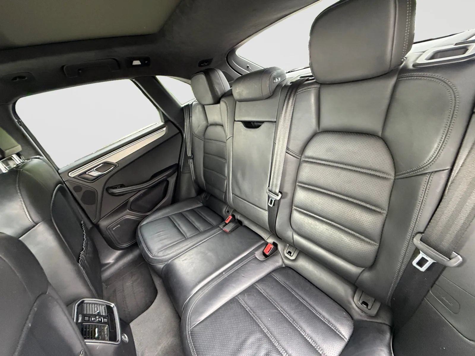 Used 2017 Porsche Macan Turbo AWD/4WD image 15