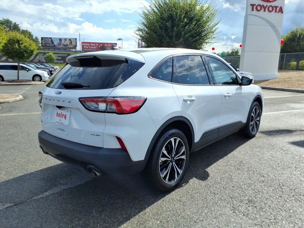 Used 2022 Ford Escape SE w/ SE Sport Appearance Package AWD/4WD image 4