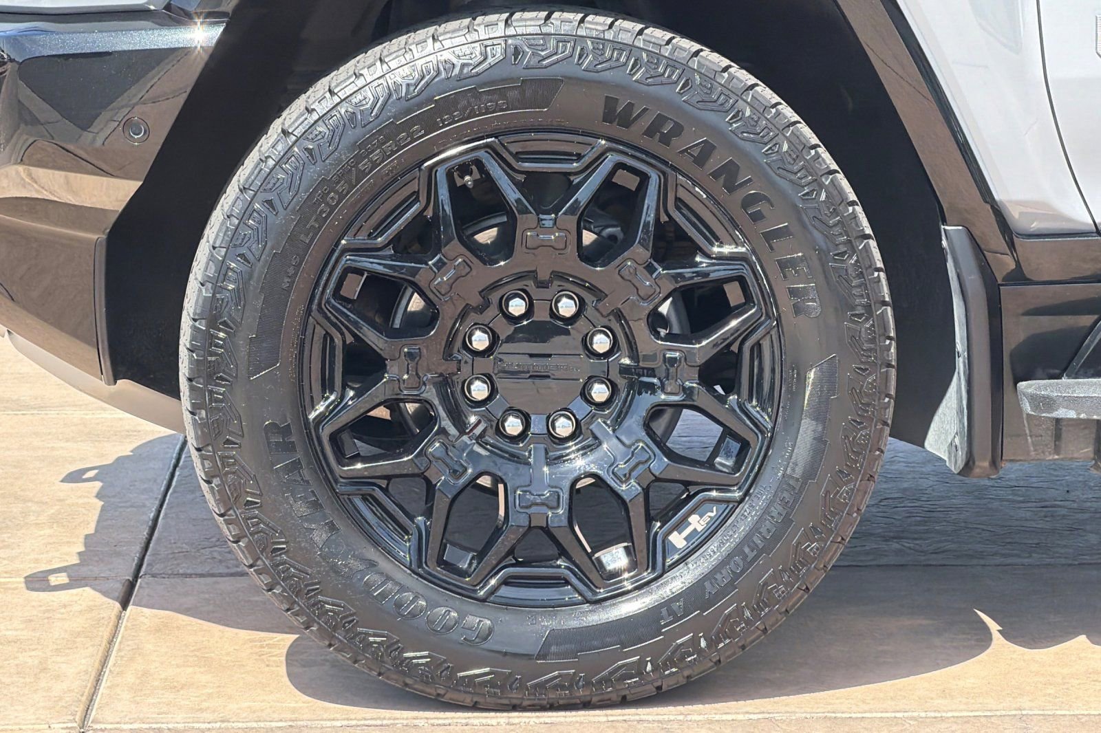 Used 2025 GMC Hummer EV 2X AWD/4WD image 32