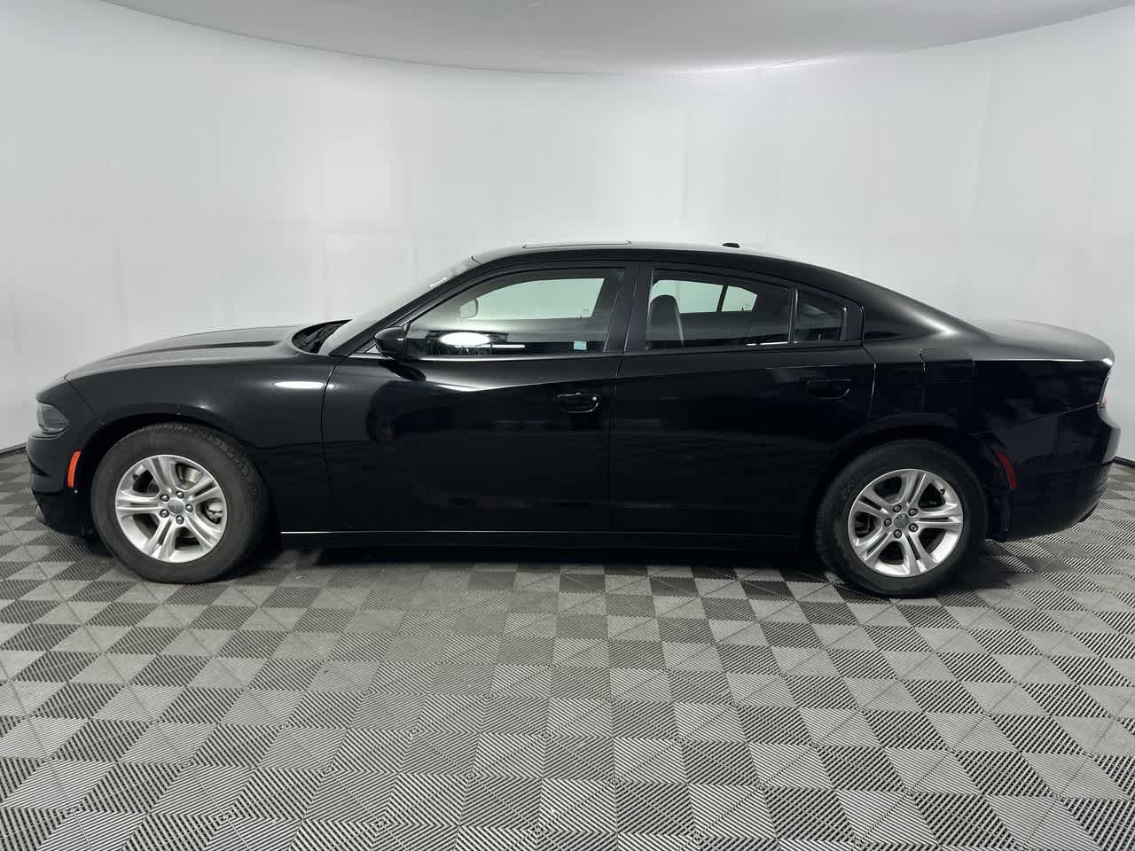 Used 2021 Dodge Charger SXT w/ Leather Interior Group RWD image 14