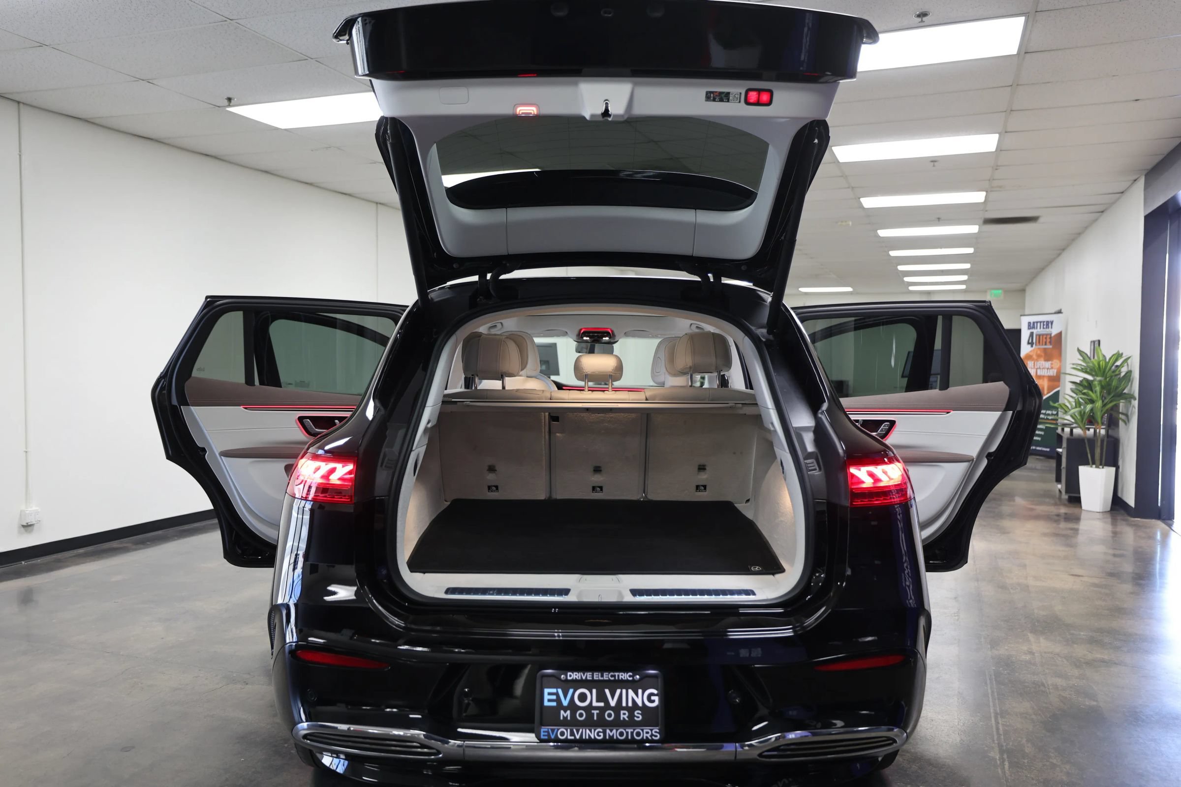 Used 2023 Mercedes-Benz EQS 580 4MATIC SUV image 57