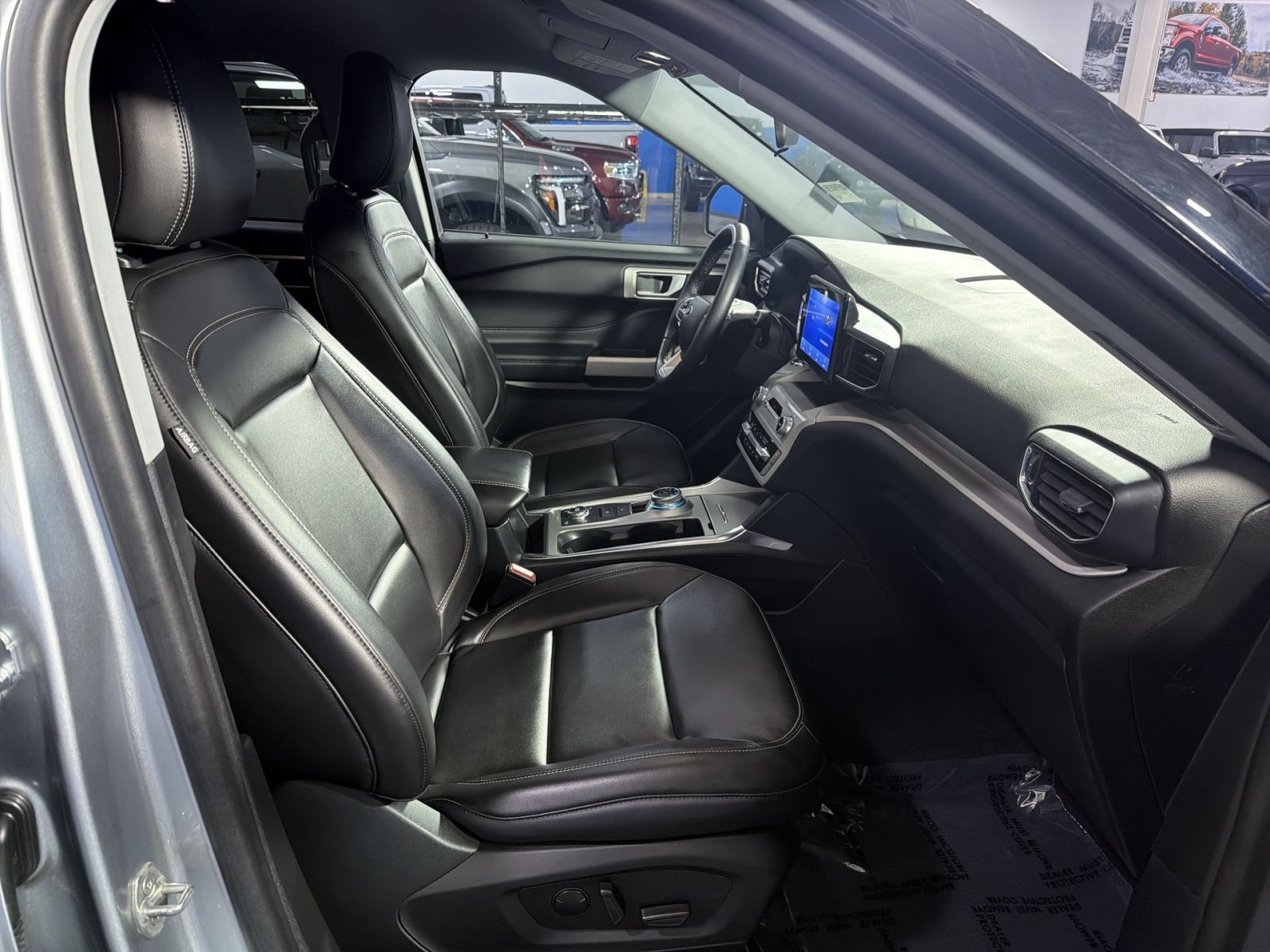 Used 2023 Ford Explorer XLT w/ Equipment Group 202A AWD/4WD image 26