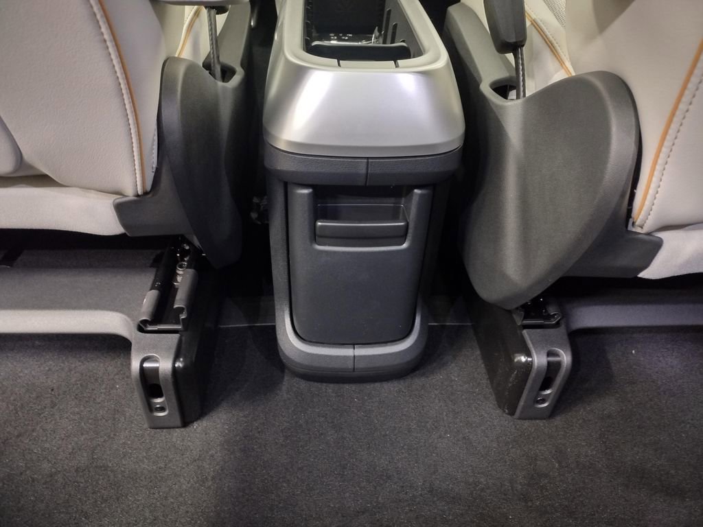 New 2025 Volkswagen ID. Buzz Pro S Plus image 39