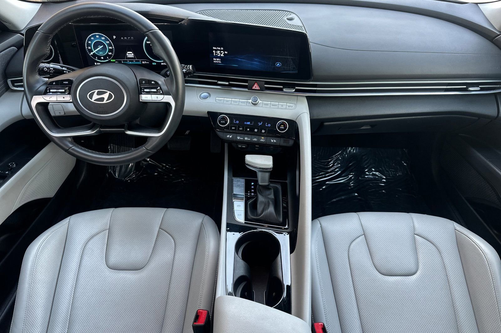 Used 2025 Hyundai Elantra Limited image 14