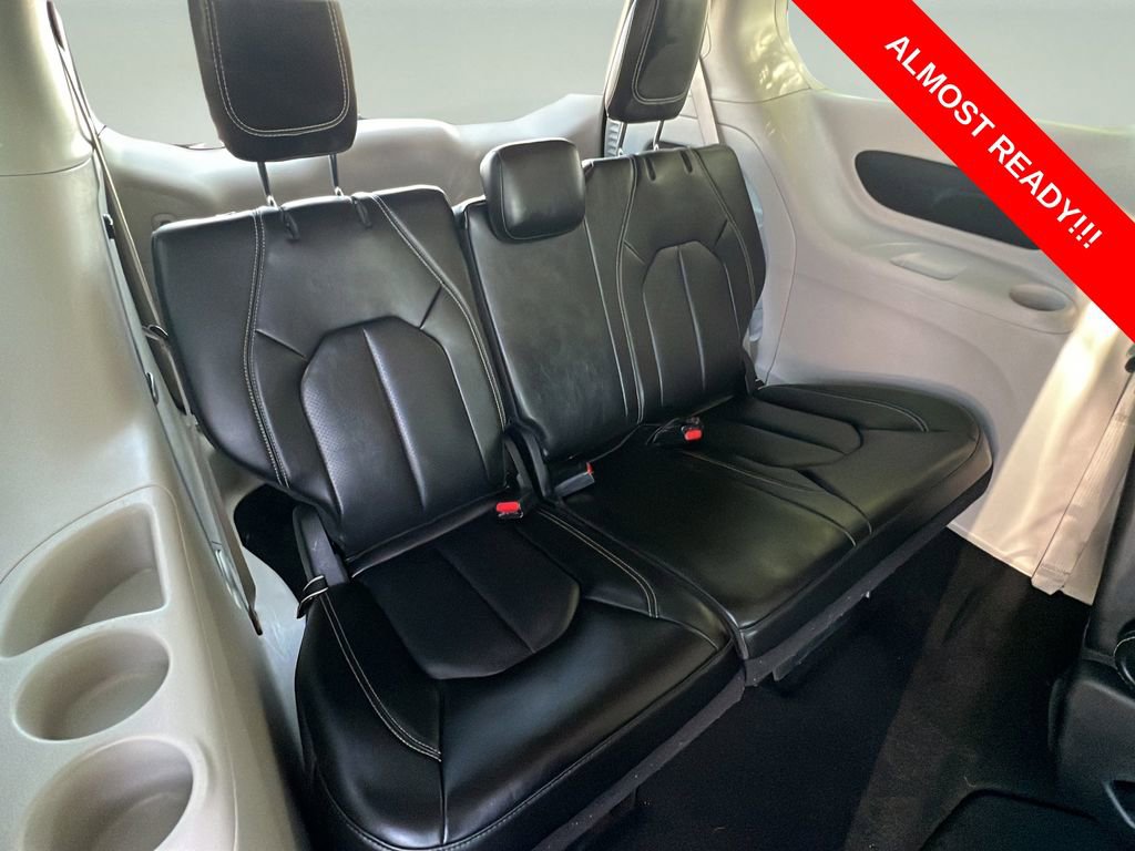 Used 2023 Chrysler Pacifica Touring-L FWD image 16