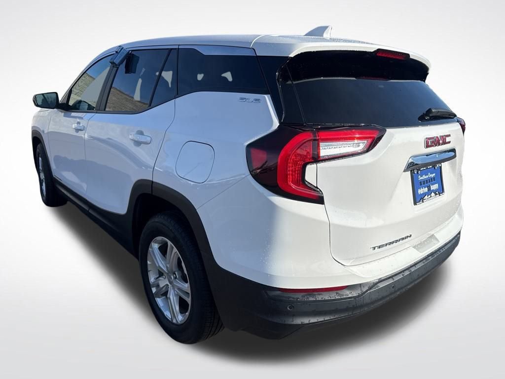 Used 2022 GMC Terrain SLE image 5