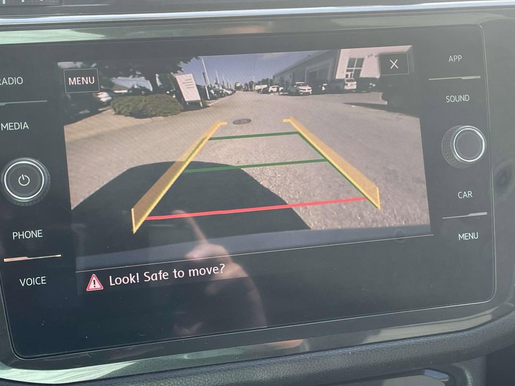 Used 2018 Volkswagen Tiguan SE w/ Panoramic Sunroof Package image 24