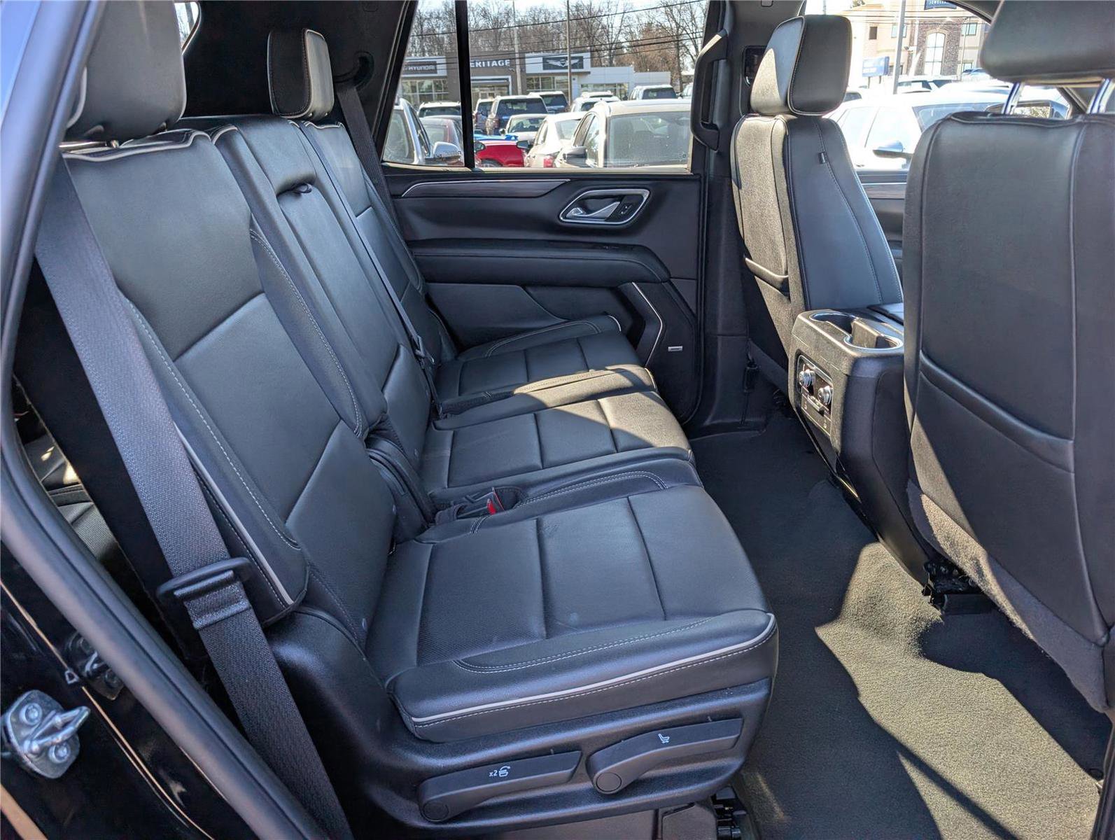 Used 2024 GMC Yukon SLT image 12