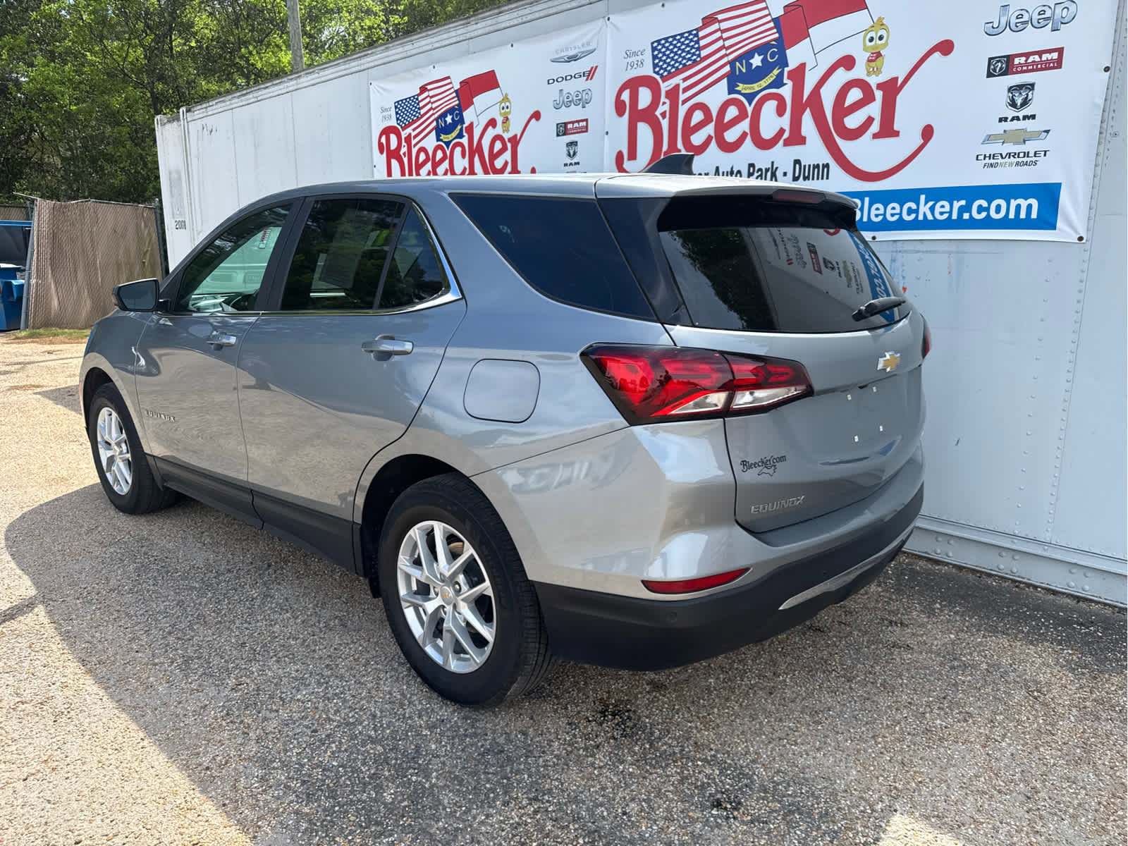Used 2023 Chevrolet Equinox LT w/ Driver Convenience Package FWD image 8