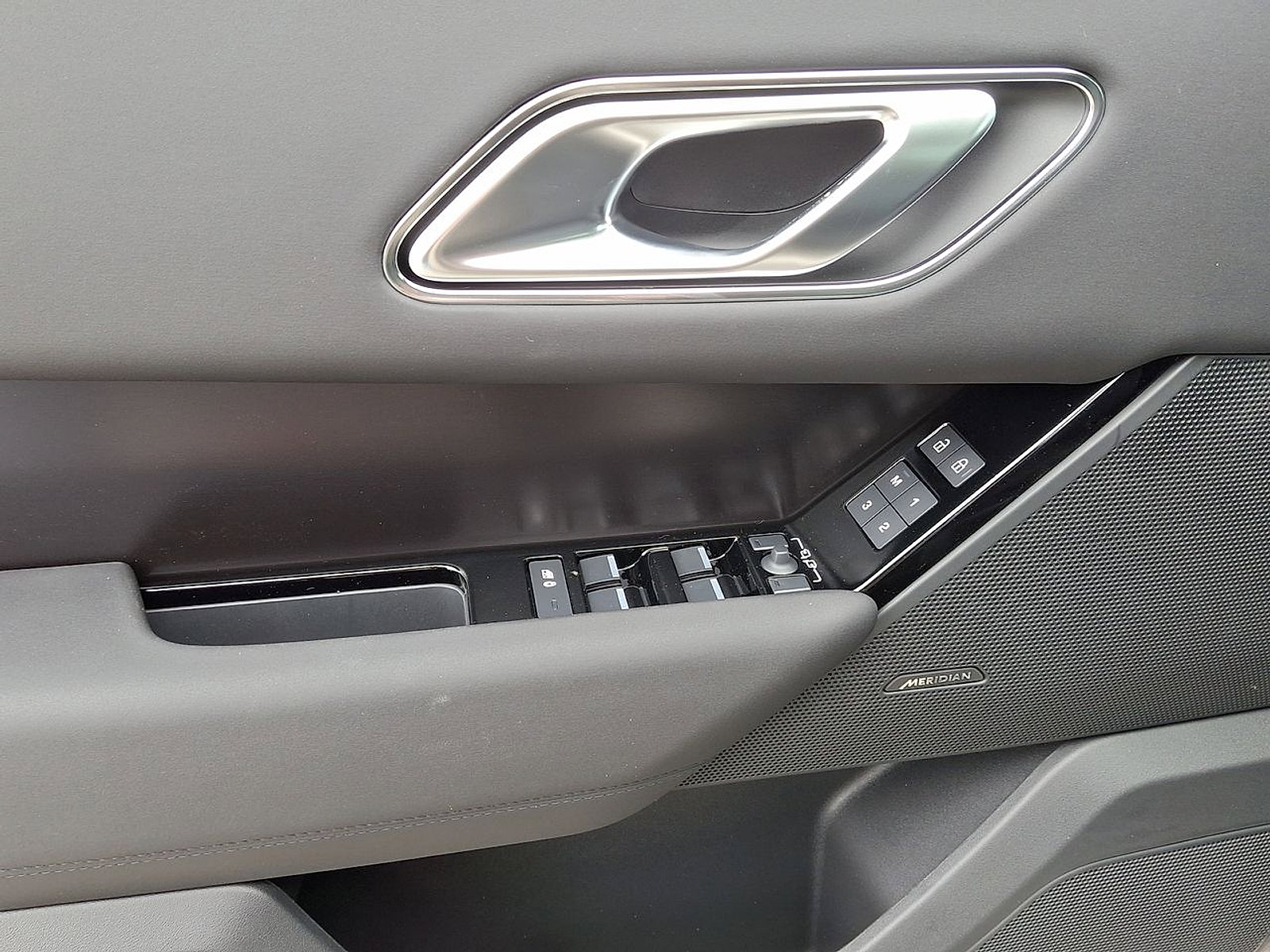 Certified 2026 Land Rover Range Rover Velar Dynamic SE image 19