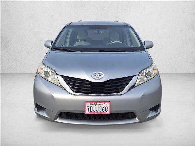 Used 2014 Toyota Sienna LE video 2