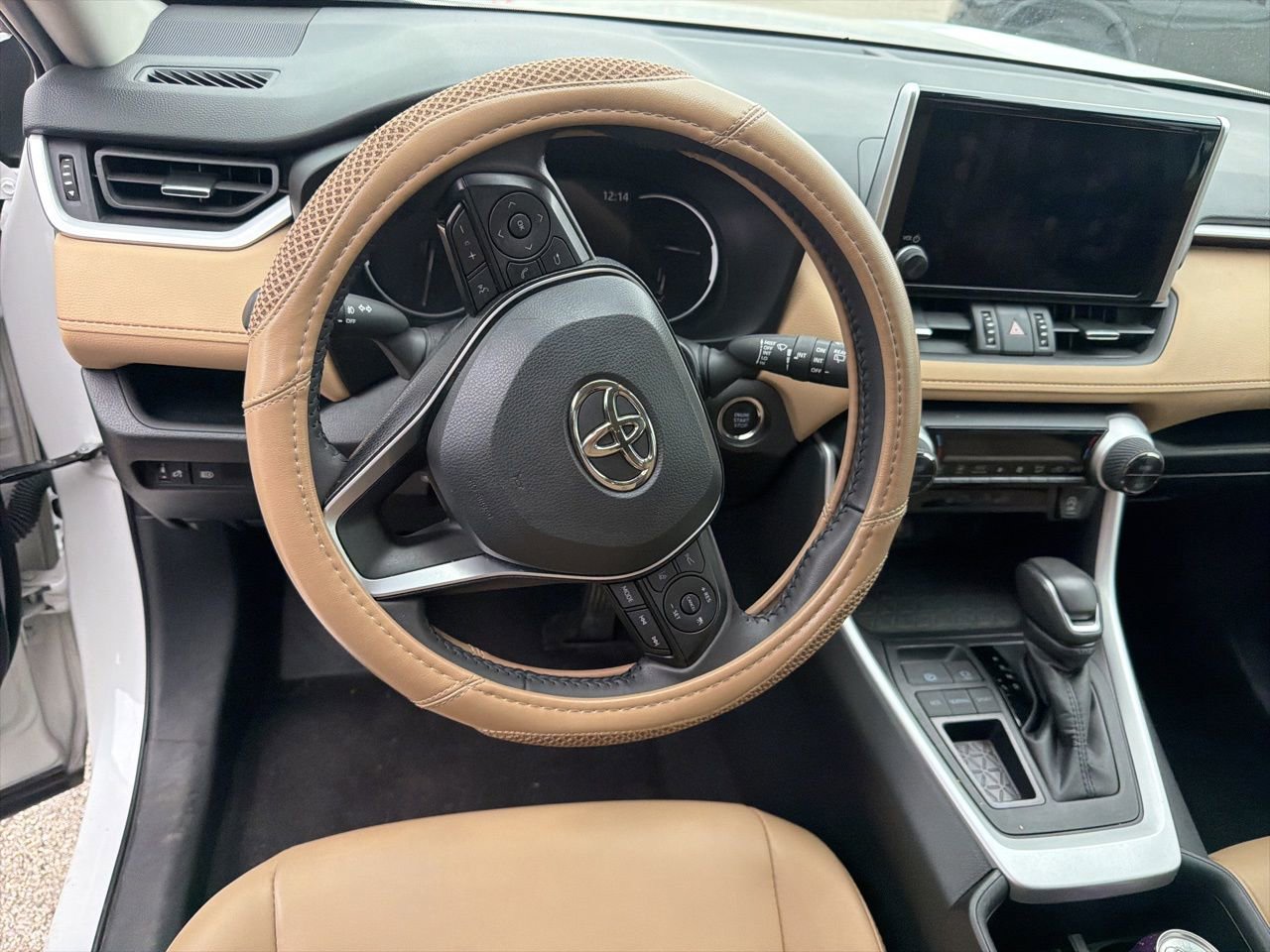 Used 2024 Toyota RAV4 XLE Premium image 12