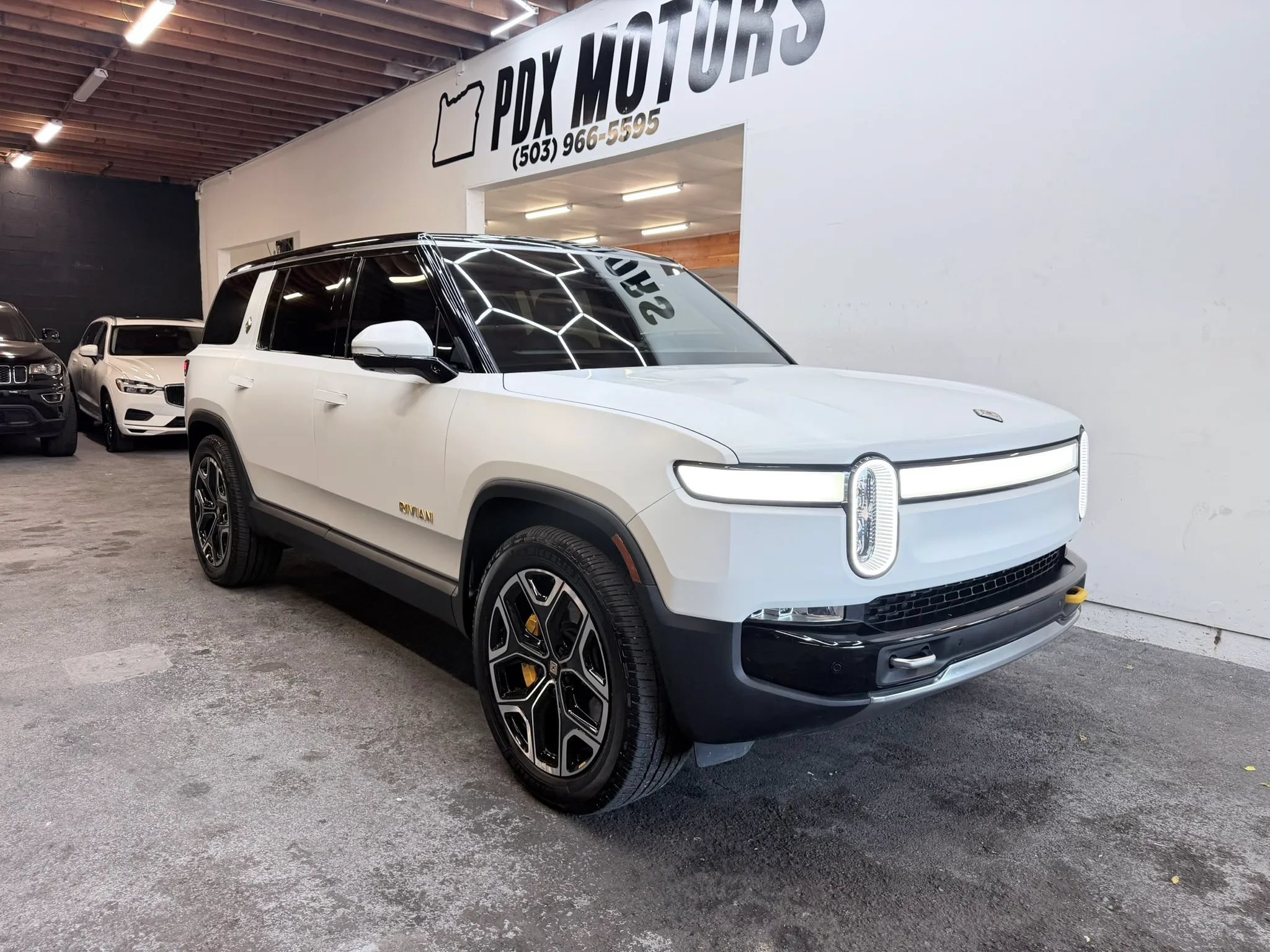 Used 2023 Rivian R1S Adventure AWD/4WD image 2