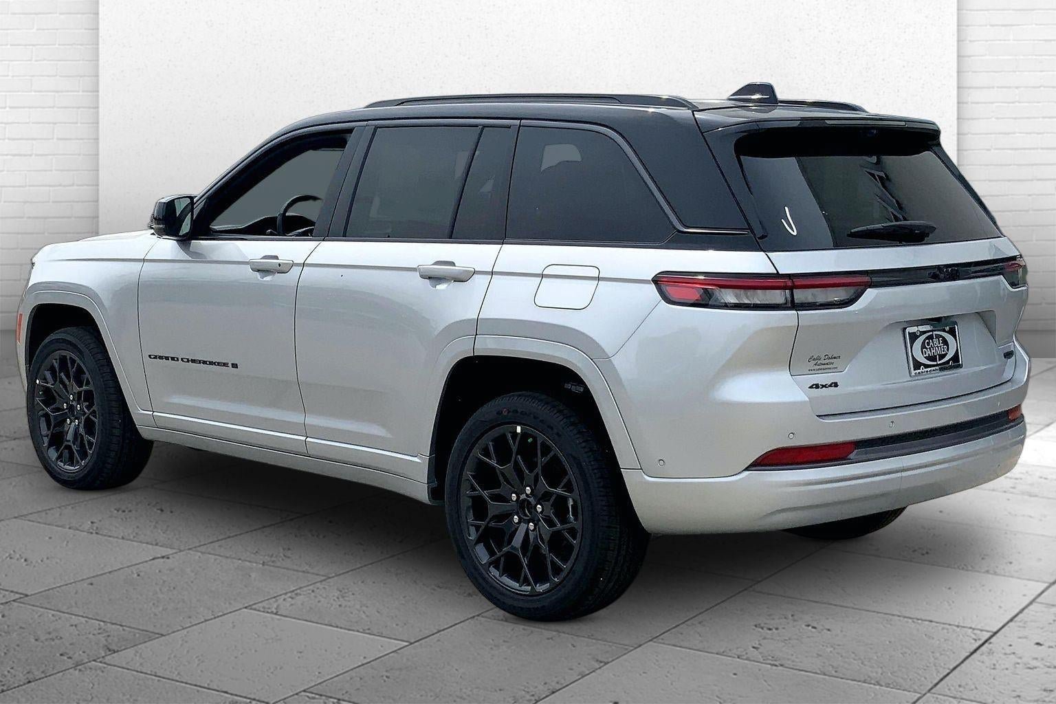 New 2026 Jeep Grand Cherokee Summit w/ Obsidian Package AWD/4WD image 3