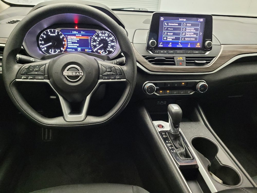 Used 2025 Nissan Altima 2.5 SV FWD image 22