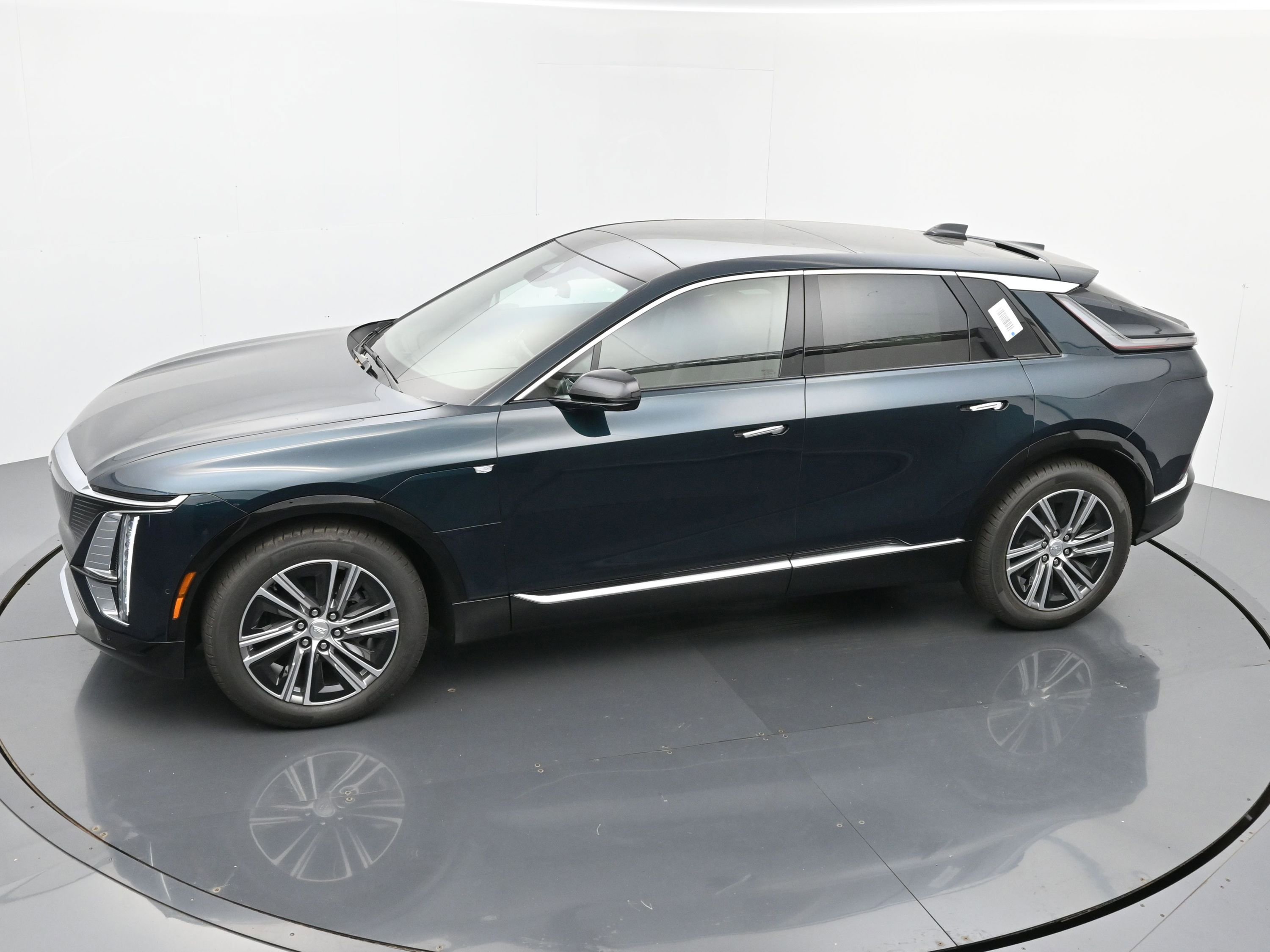 New 2025 Cadillac Lyriq Luxury image 24