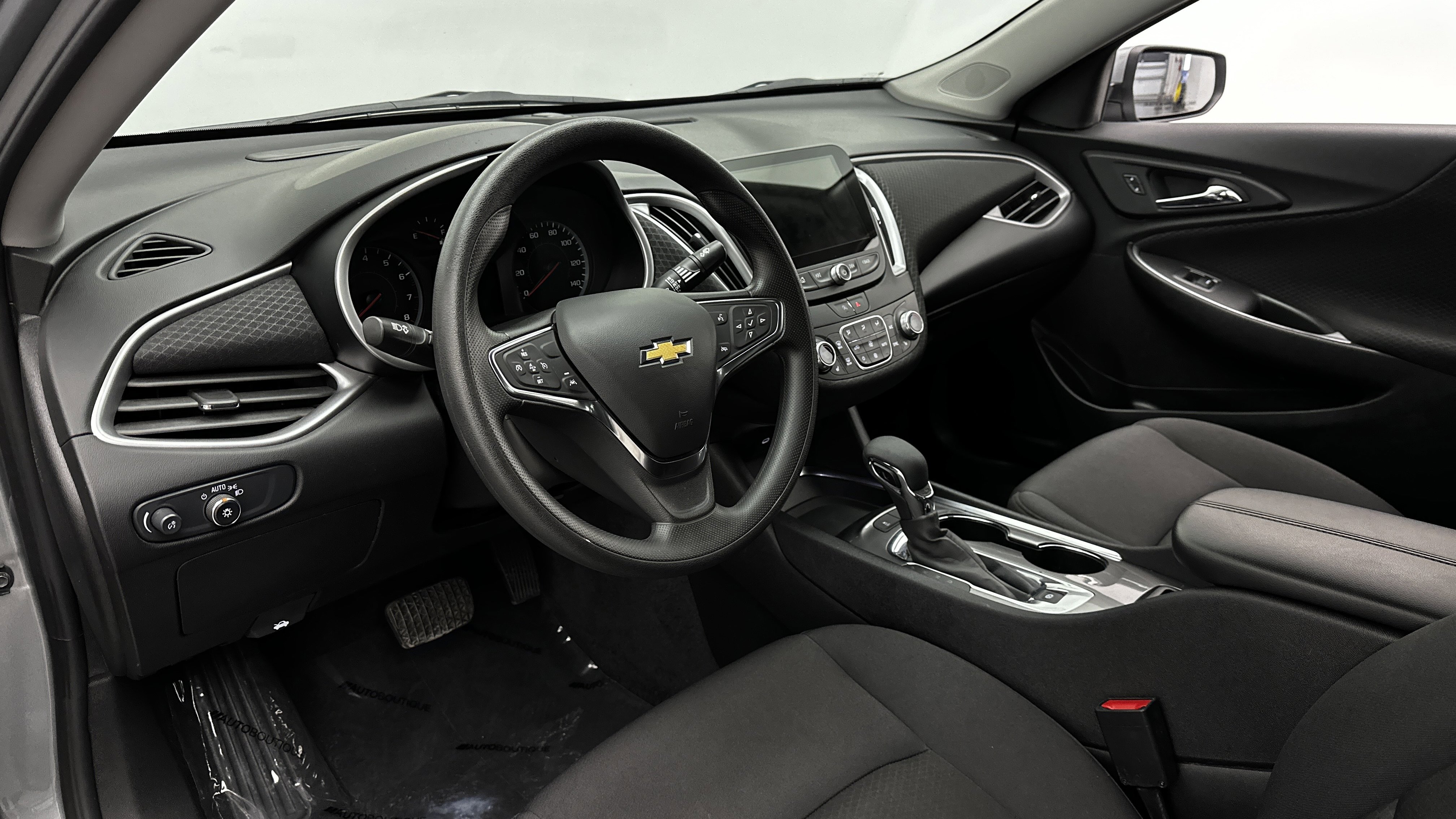 Used 2025 Chevrolet Malibu LT image 8