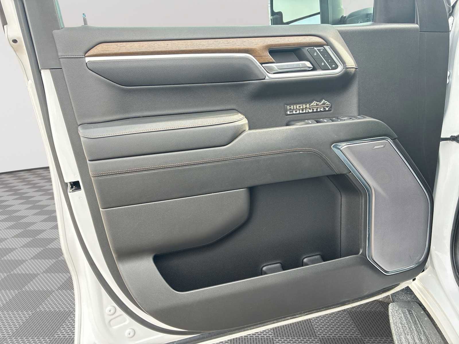 Used 2023 Chevrolet Silverado 1500 High Country w/ Technology Package image 23