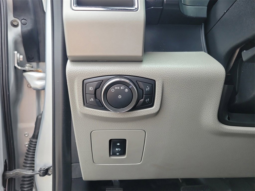 Used 2015 Ford F150 Lariat w/ Trailer Tow Package image 25