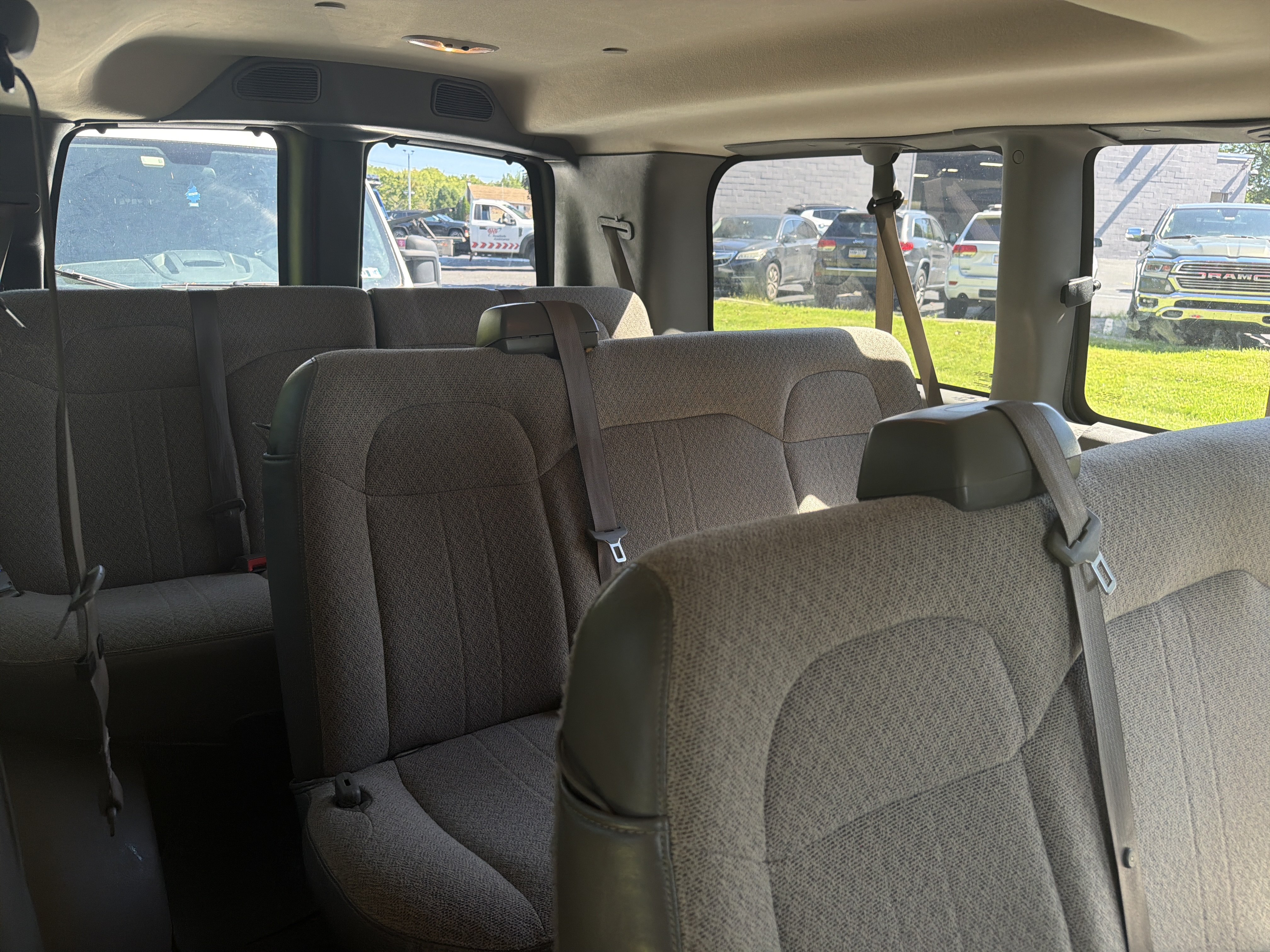 Used 2022 Chevrolet Express 3500 LS RWD image 9