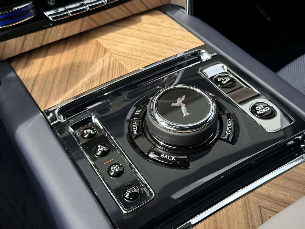 New 2025 Rolls-Royce Cullinan image 21