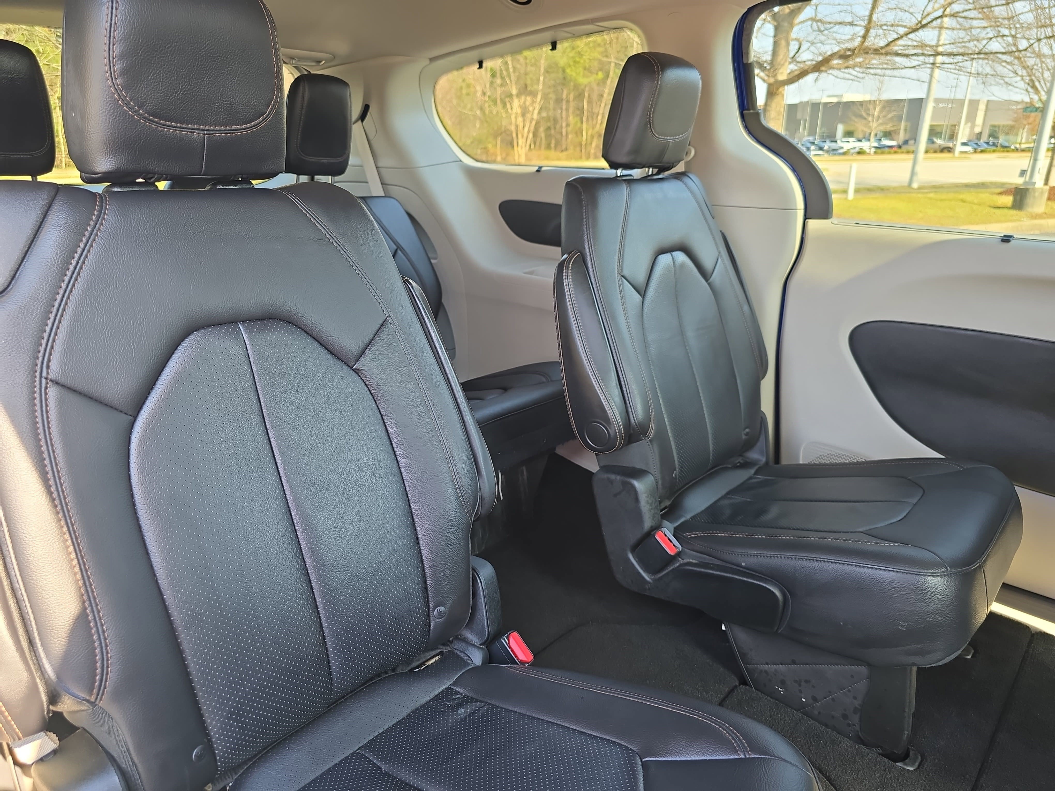 Used 2018 Chrysler Pacifica Touring-L image 12