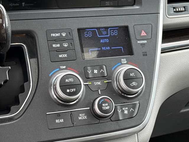 Used 2015 Toyota Sienna XLE Premium FWD image 22