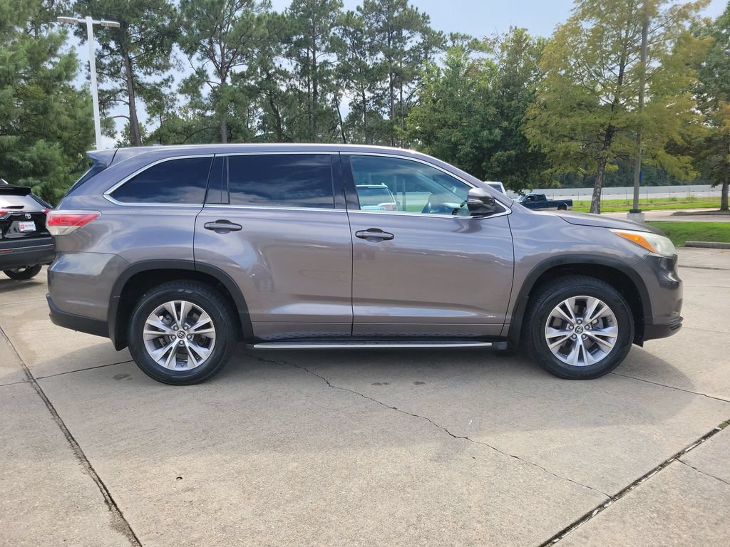 Used 2016 Toyota Highlander Plus FWD image 8