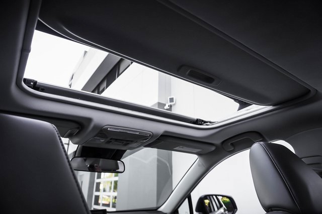 Used 2021 Toyota RAV4 XLE Premium image 21