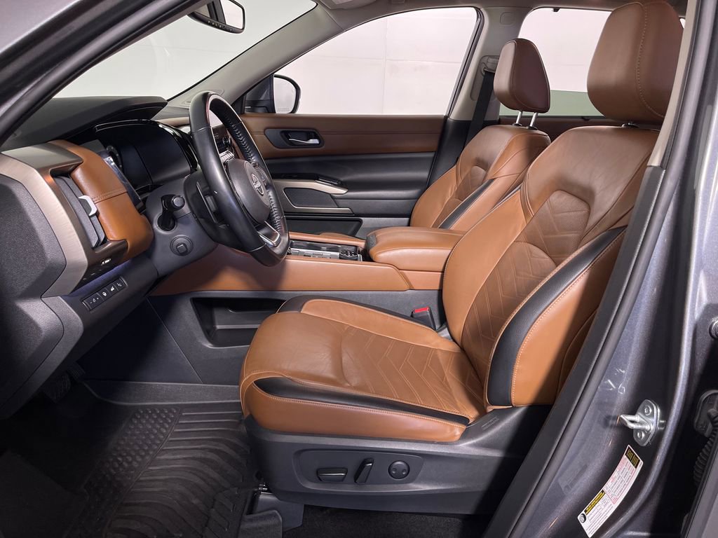 Used 2022 Nissan Pathfinder Platinum w/ Cargo Package image 12