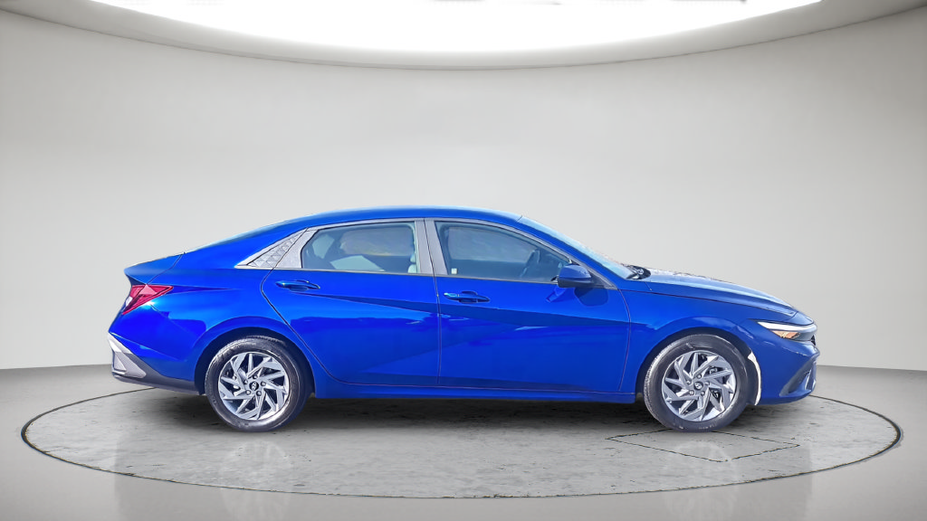 Used 2024 Hyundai Elantra SEL FWD image 5