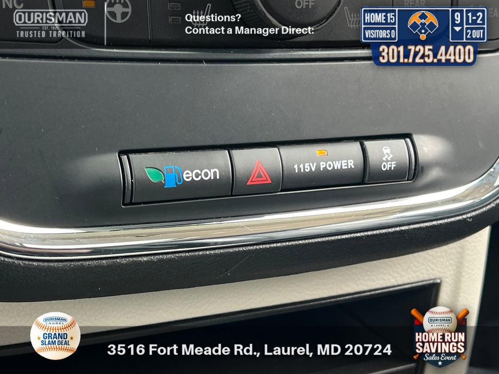 Used 2016 Chrysler Town & Country Touring-L FWD image 26