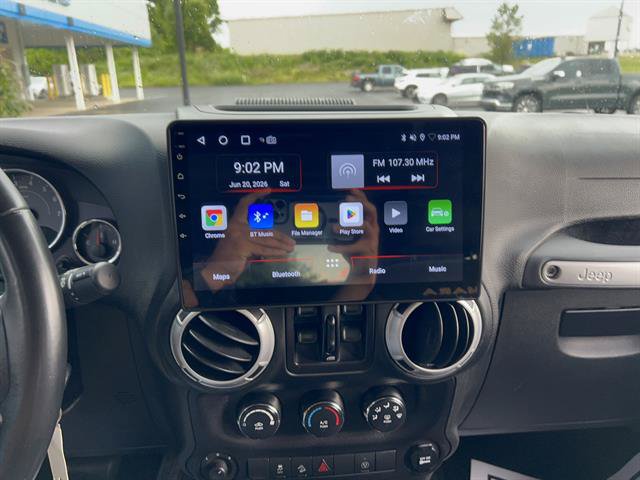 Used 2015 Jeep Wrangler Unlimited Sahara w/ Connectivity Group AWD/4WD image 18