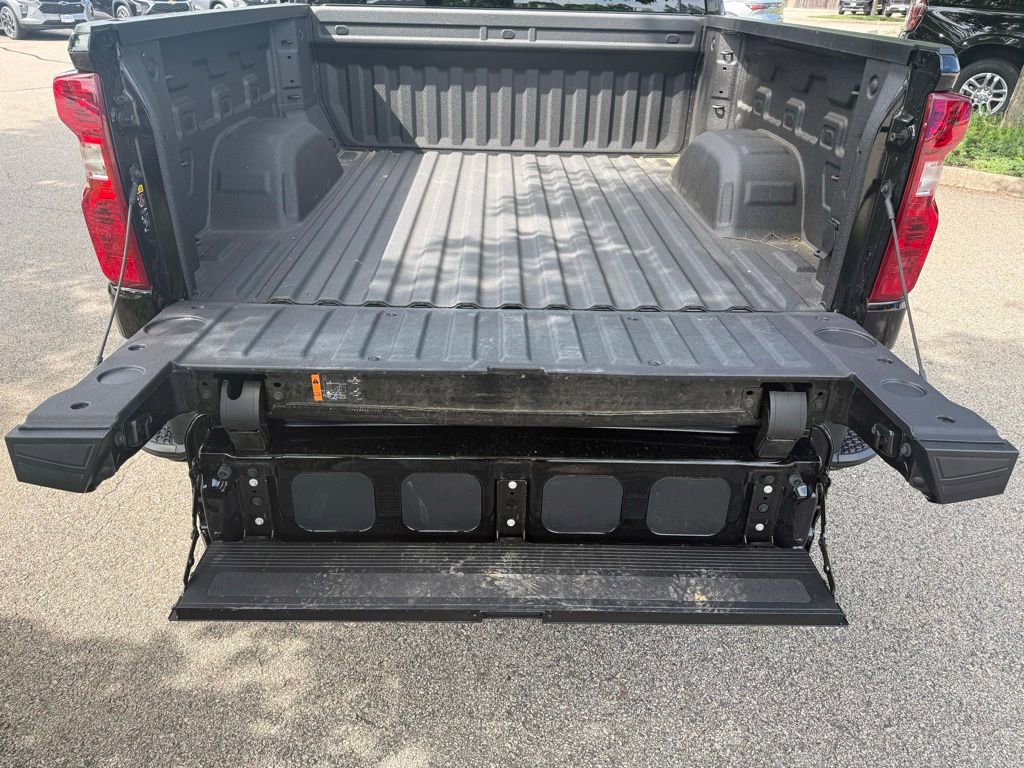 Used 2026 Chevrolet Silverado 1500 Custom w/ LPO, Dark Essentials Package AWD/4WD image 11