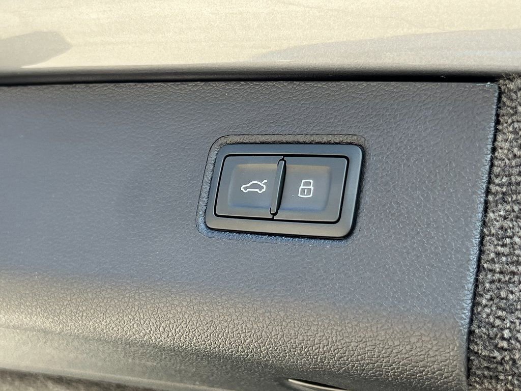 Certified 2025 Bentley Bentayga image 25