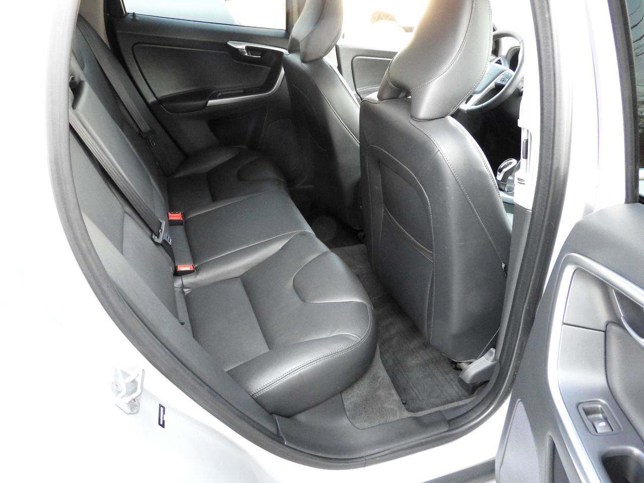 Used 2016 Volvo XC60 T5 Platinum w/ Climate Package AWD/4WD image 9