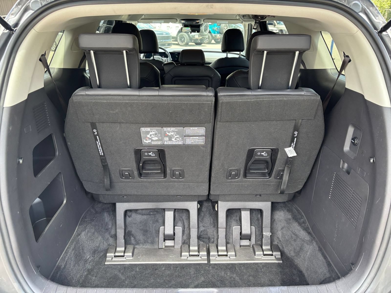 Used 2026 Kia Carnival FWD image 34