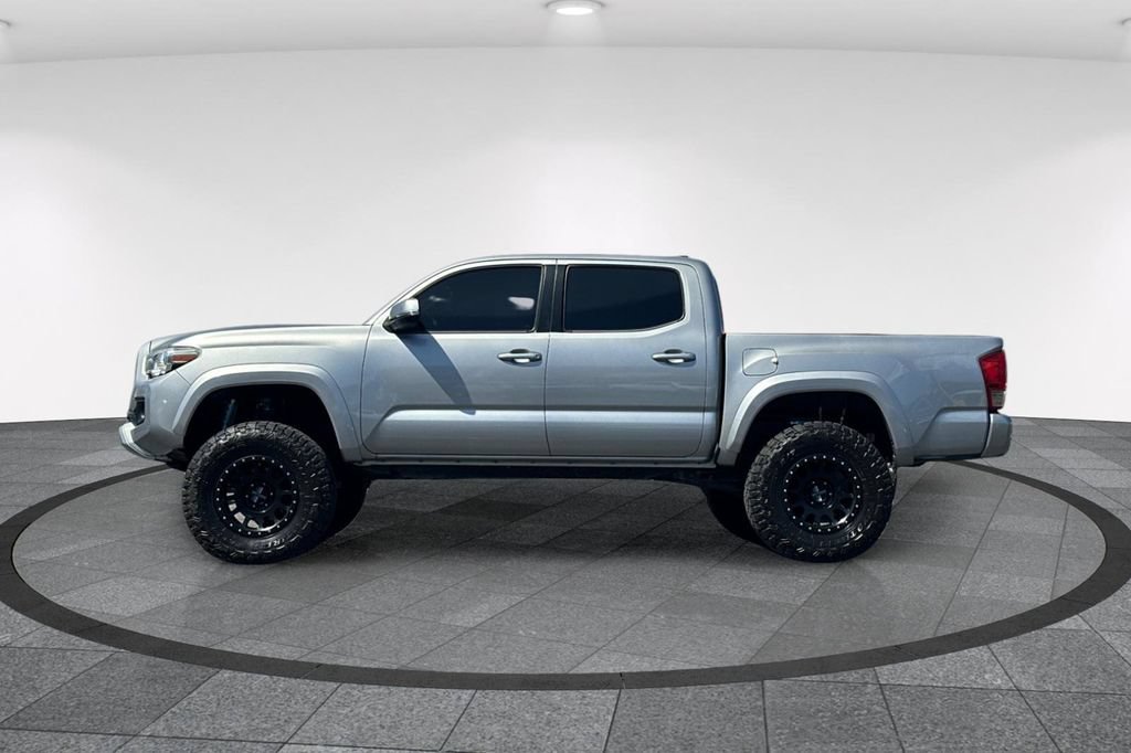 Used 2016 Toyota Tacoma TRD Sport w/ Towing Package RWD image 8