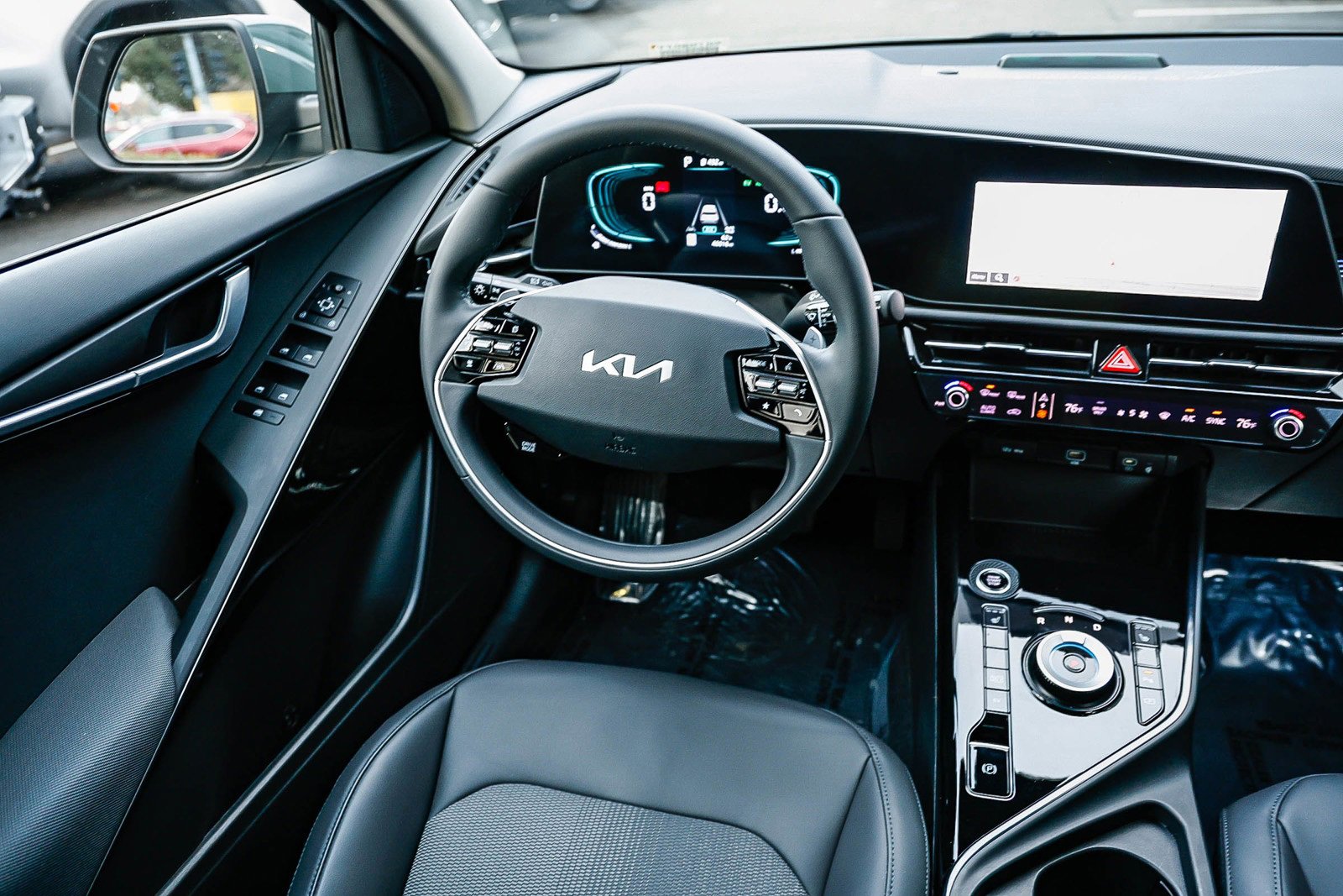 Used 2023 Kia Niro EX image 15