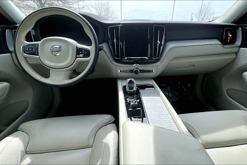 Used 2024 Volvo XC60 B5 Ultimate image 18