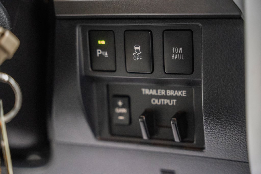 Used 2018 Toyota Tundra SR5 w/ TRD Off Road Package AWD/4WD image 28