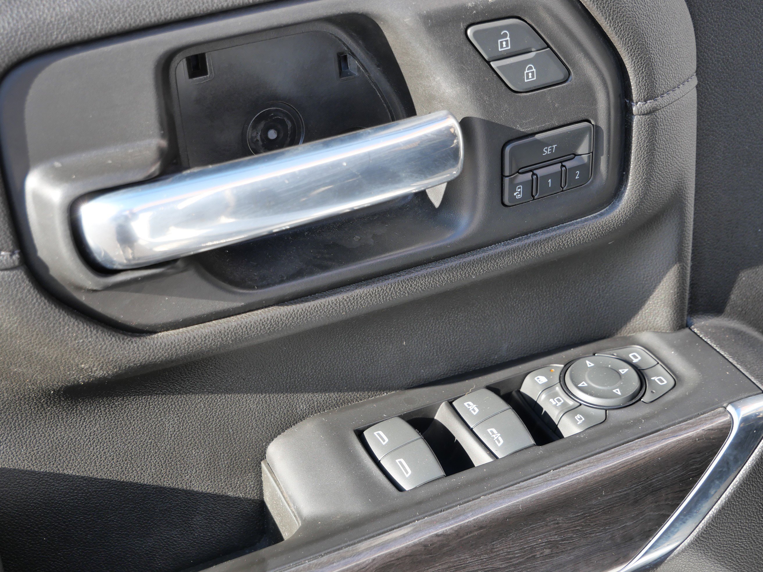 Used 2023 Chevrolet Silverado 2500 LTZ w/ LTZ Convenience Package image 9