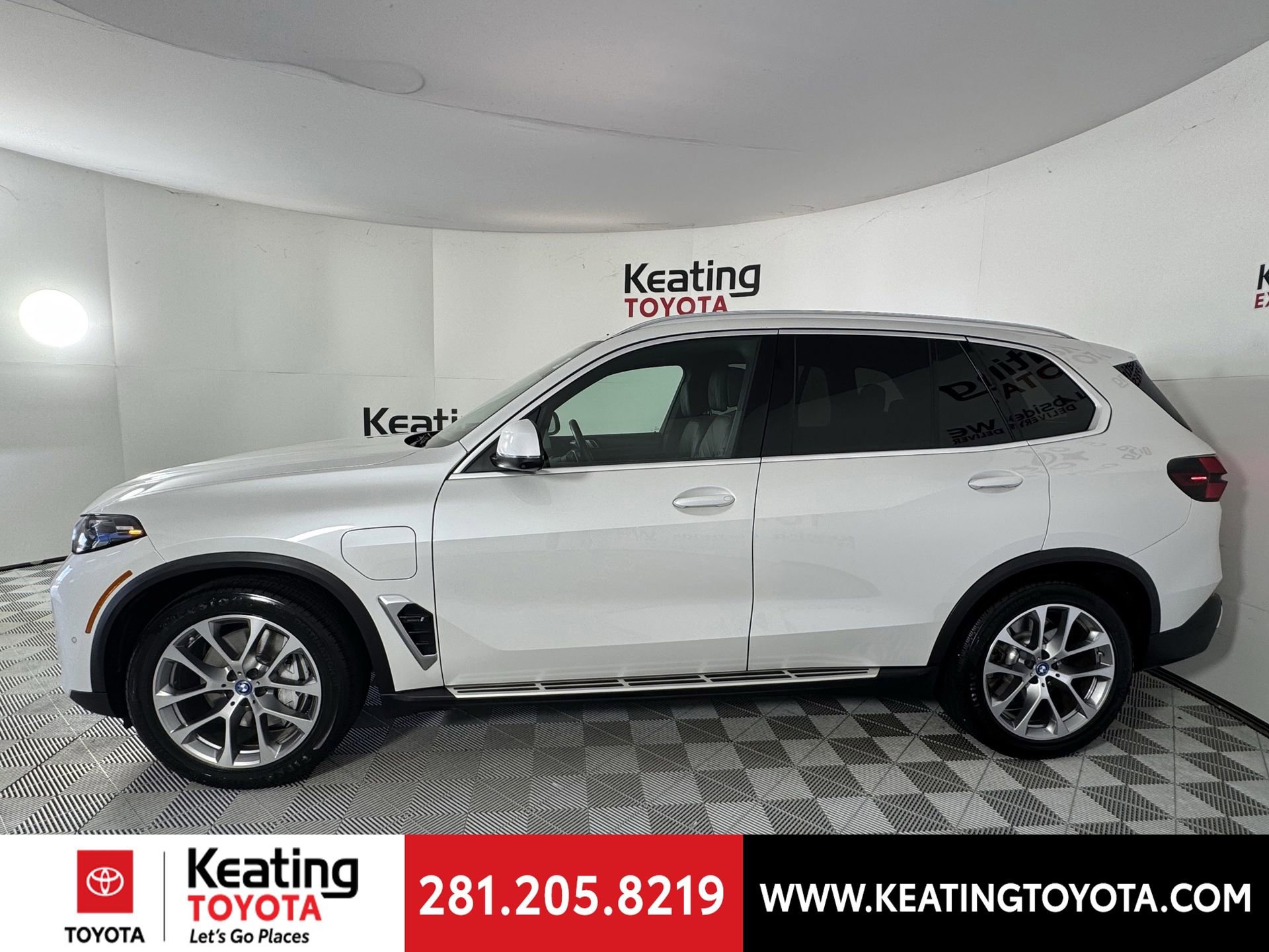 Used 2024 BMW X5 xDrive50e image 8