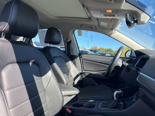 Used 2022 Volkswagen Jetta SE image 8