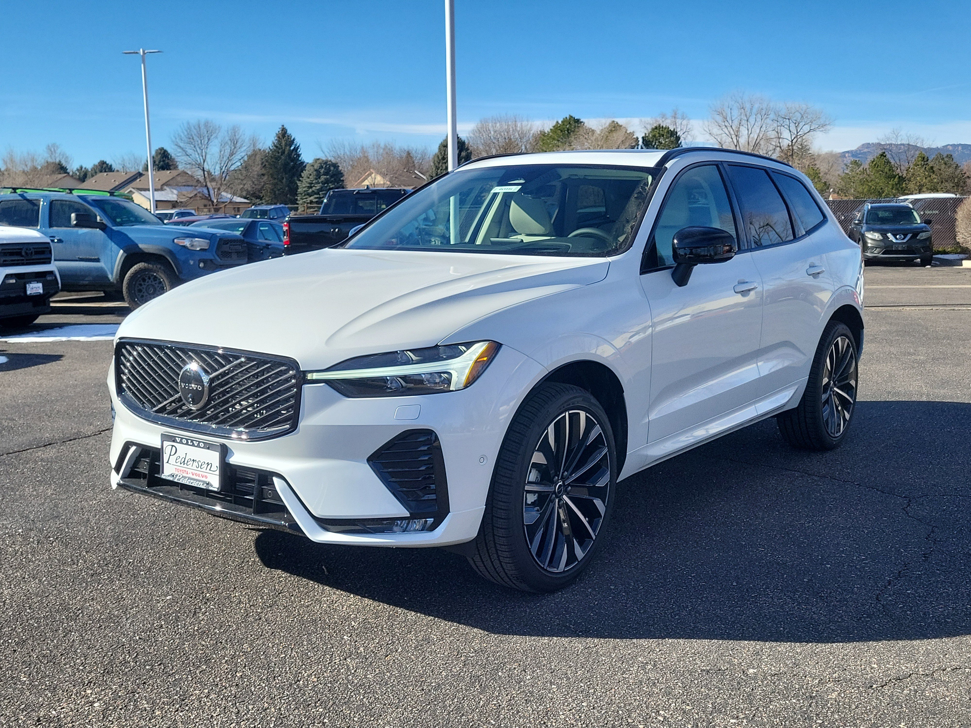 New 2026 Volvo XC60 B5 Ultra w/ Protection Package Premier image 4