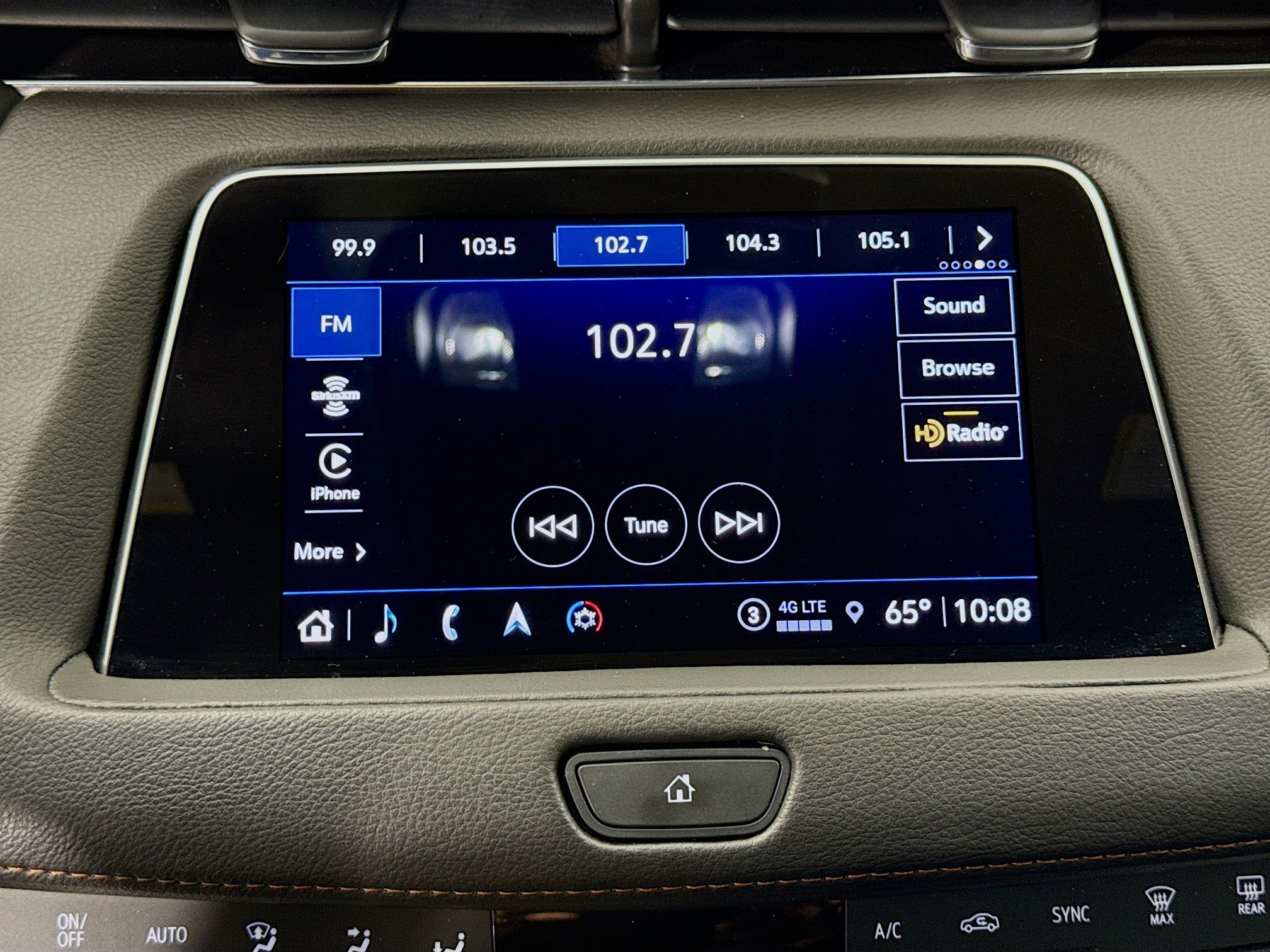 Used 2023 Cadillac XT4 Sport w/ Cold Weather Package image 15