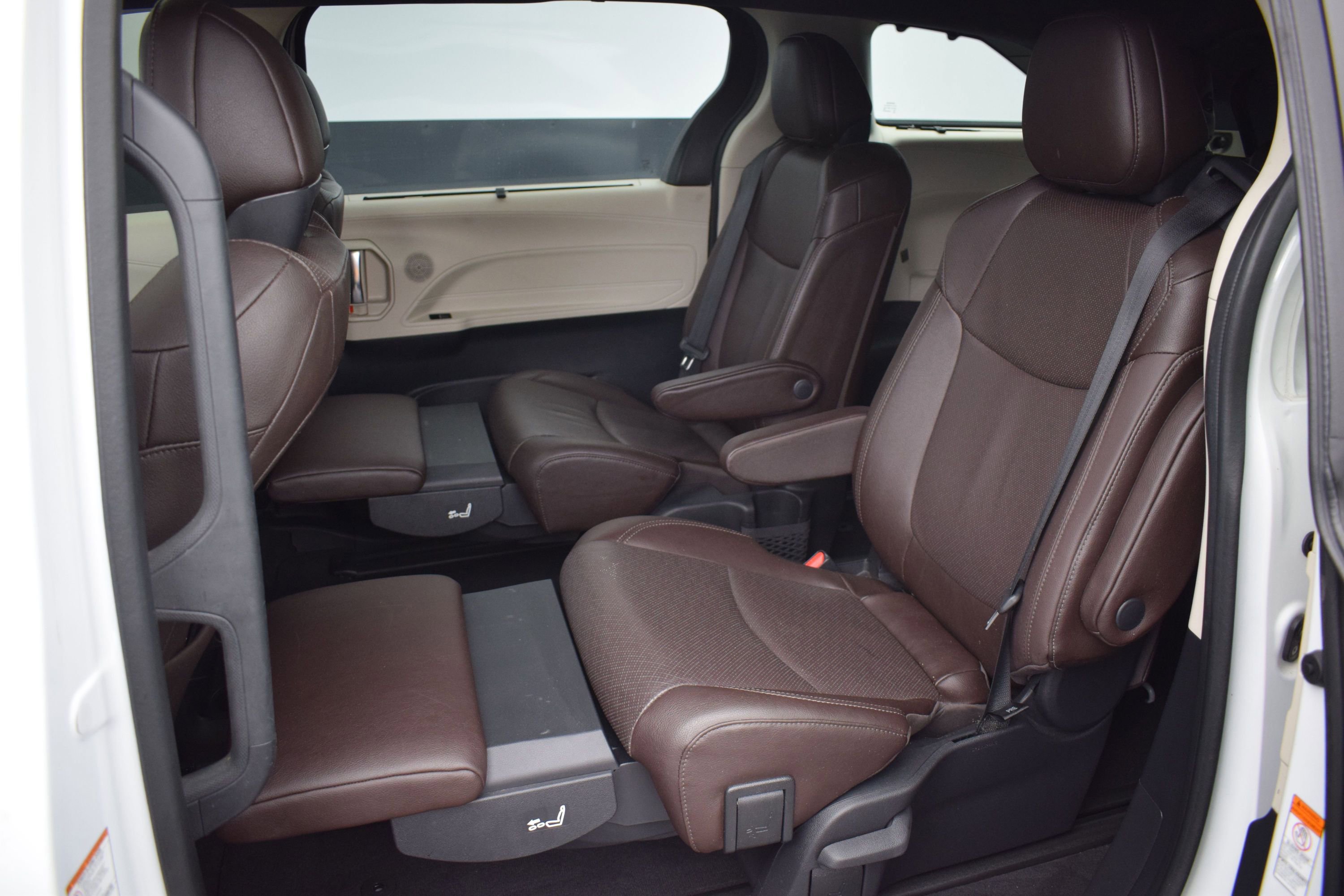 Used 2022 Toyota Sienna Platinum AWD/4WD image 15
