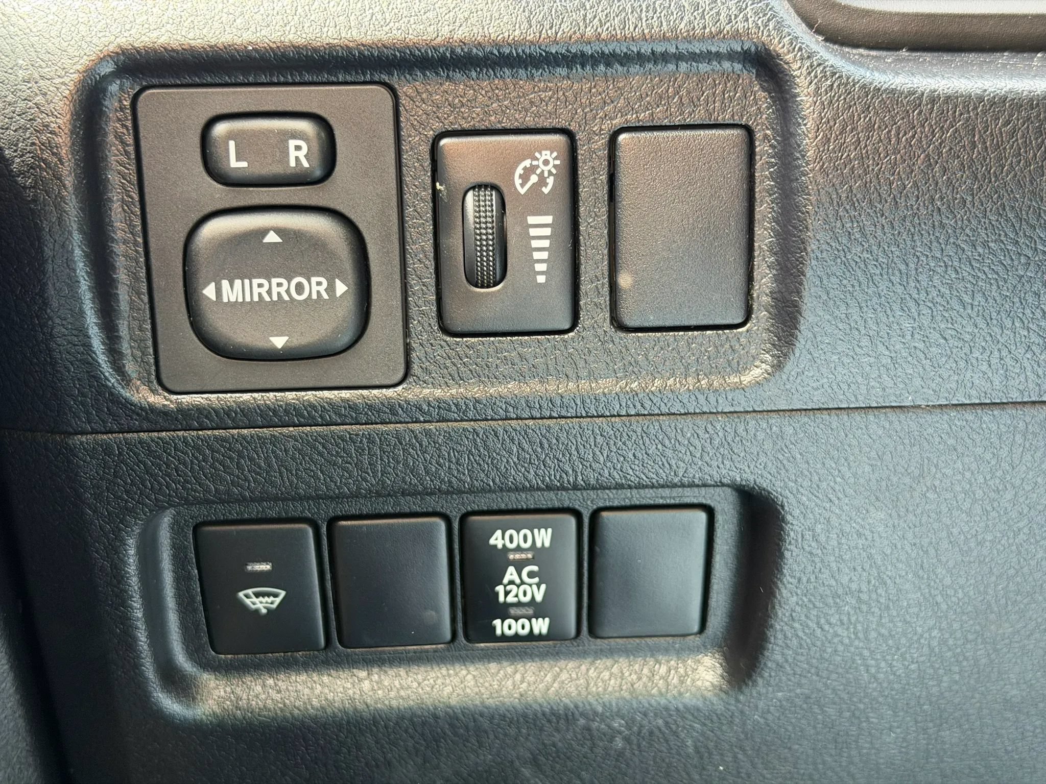 Used 2016 Toyota 4Runner SR5 AWD/4WD image 29
