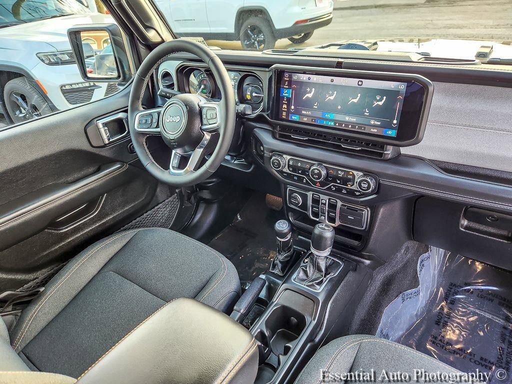 Used 2025 Jeep Wrangler Unlimited Sahara w/ Safety Group AWD/4WD image 24