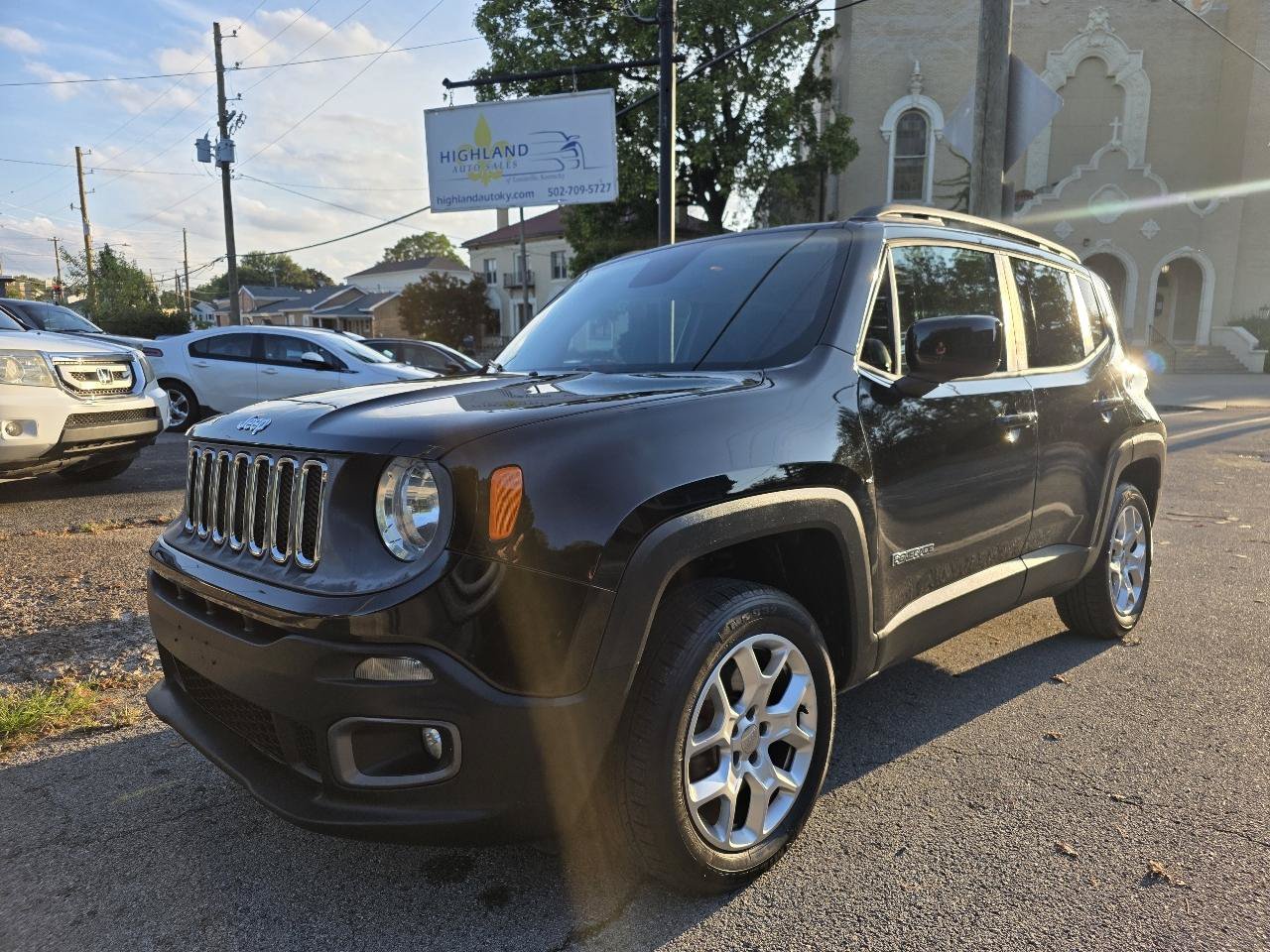 Used 2015 Jeep Renegade Latitude w/ Cold Weather Group AWD/4WD image 1